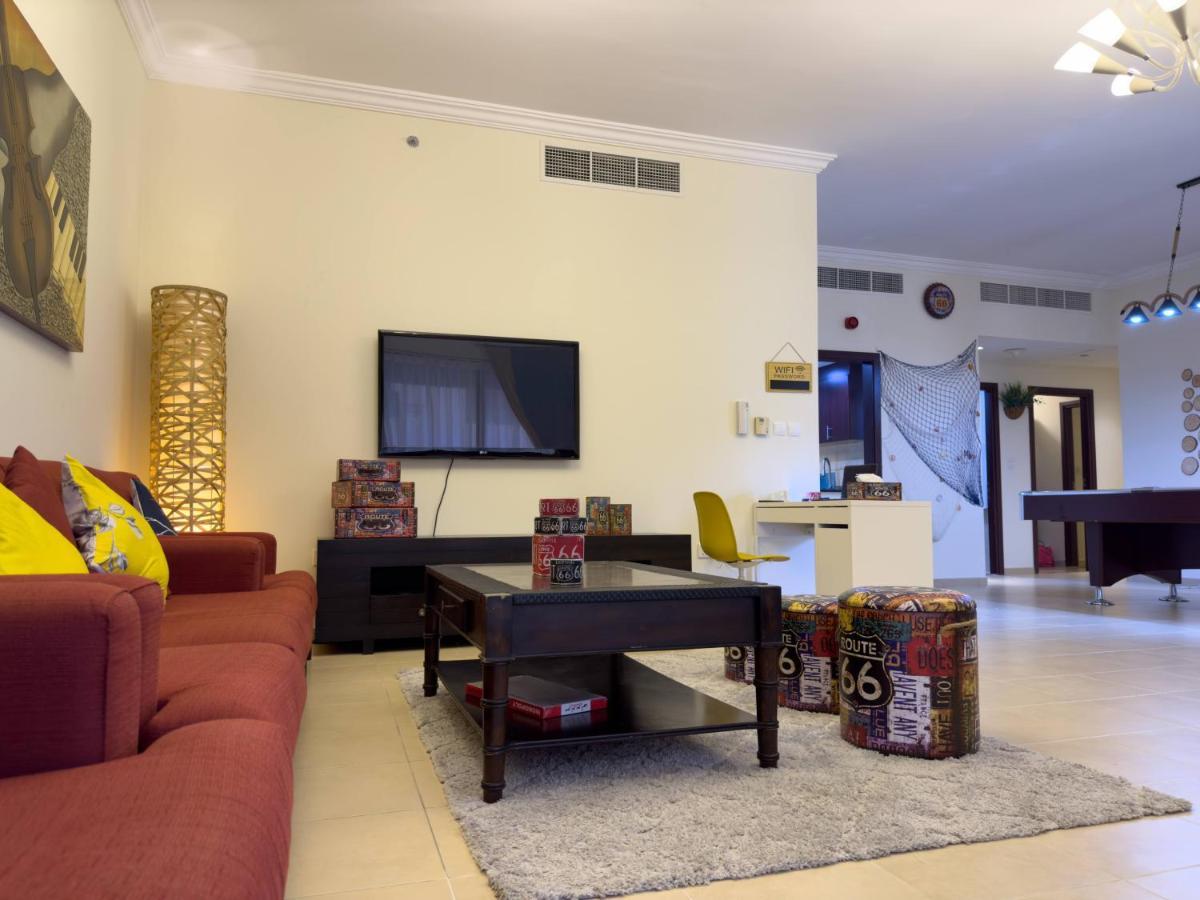 Route 66 Beach Hostel Dubai Eksteriør billede