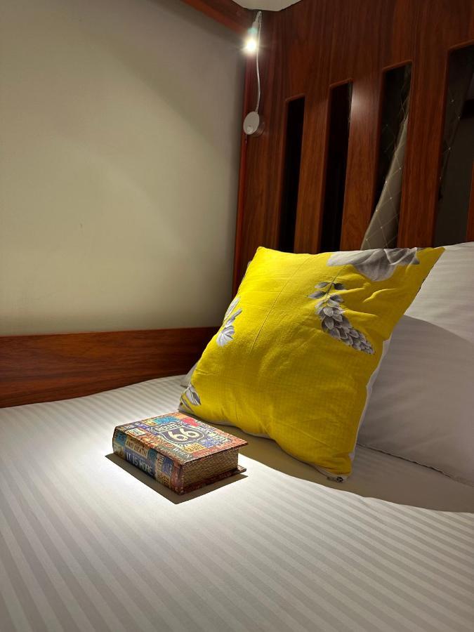Route 66 Beach Hostel Dubai Eksteriør billede
