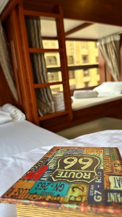 Route 66 Beach Hostel Dubai Eksteriør billede